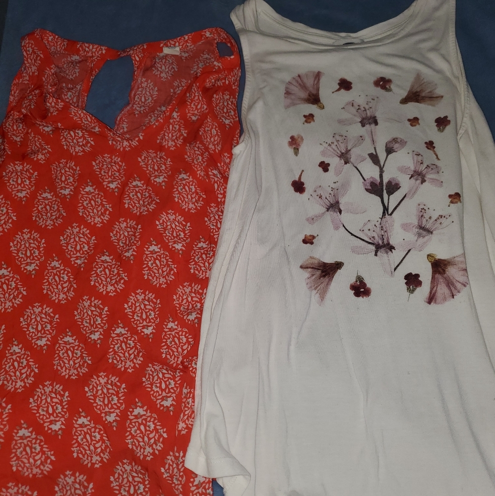 2 womans tank tops